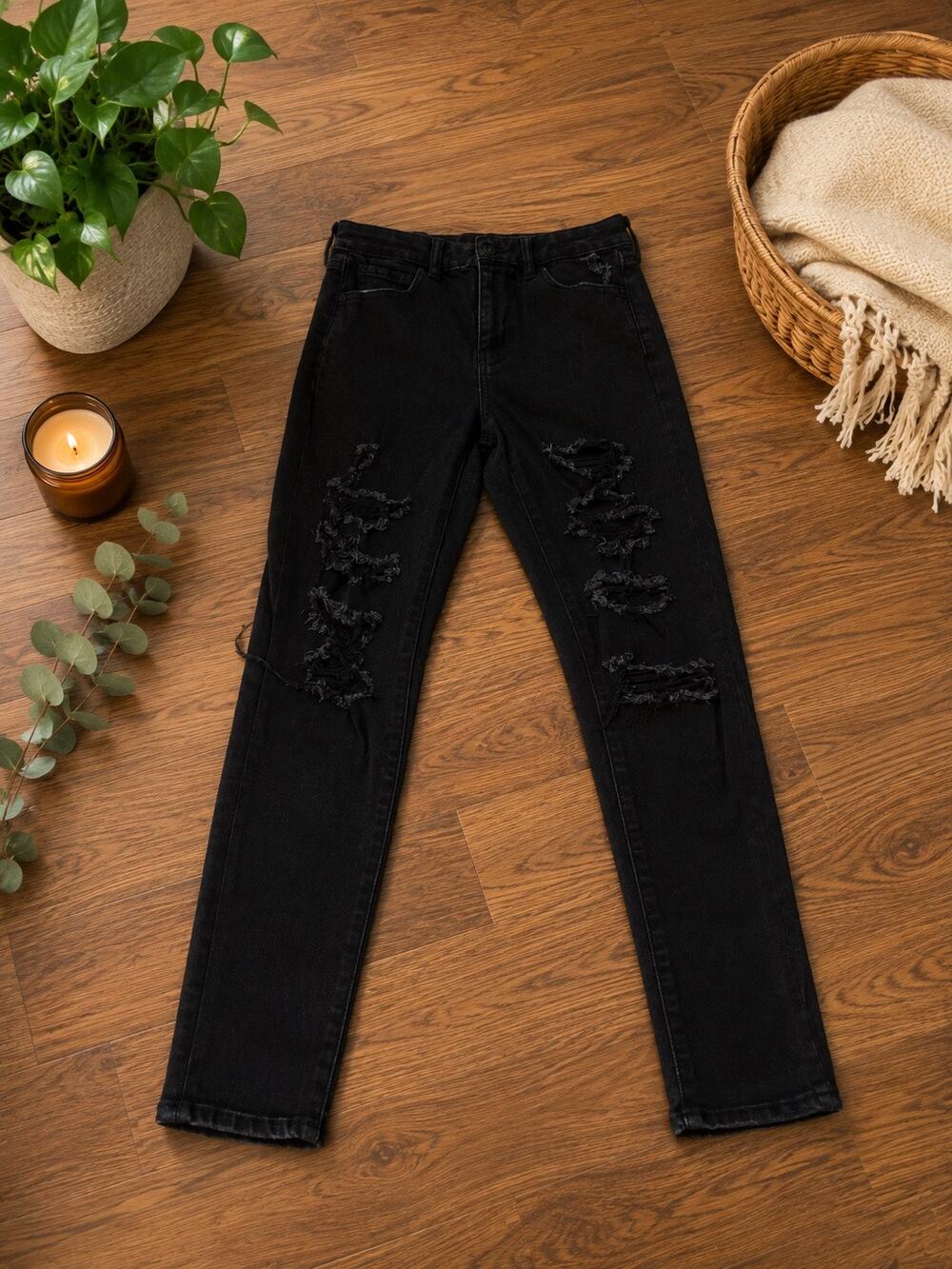 American Eagle Women’s 4 Black Distressed Ripped Stretch Skinny Jeans